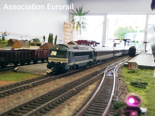 L'A1A 68037 avec une rame Corail.
